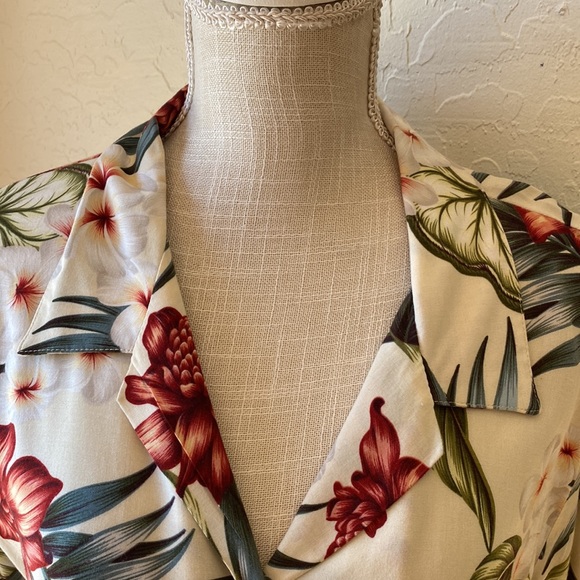 🎉 BISHOP ST HAWAIIAN FLORAL TOP‼️ - Picture 3 of 12